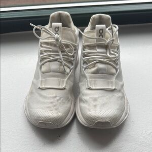 On Cloud Nova Running Women’s White Running Shoes 7.5